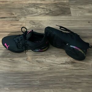 Puma women’s size 7.5.